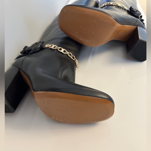 Authentic Toryburch knee boots. Gold chain around ankles and flowers. - Picture 5 of 13